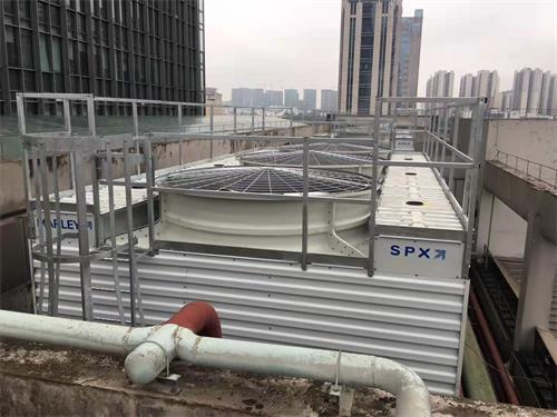 冷卻塔維修廠家講解橫流閉式冷卻塔_運行原理和特點是什么(溫州200噸閉式橫流式冷卻塔多少錢)